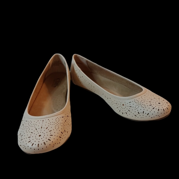 Cliffs Shoes - 🎁3/$25 Cliffs by White Mountain Flats -